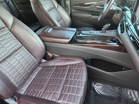 Used 2022 Cadillac Escalade ESV Sport Platinum w/ LPO, ONYX Package image 12