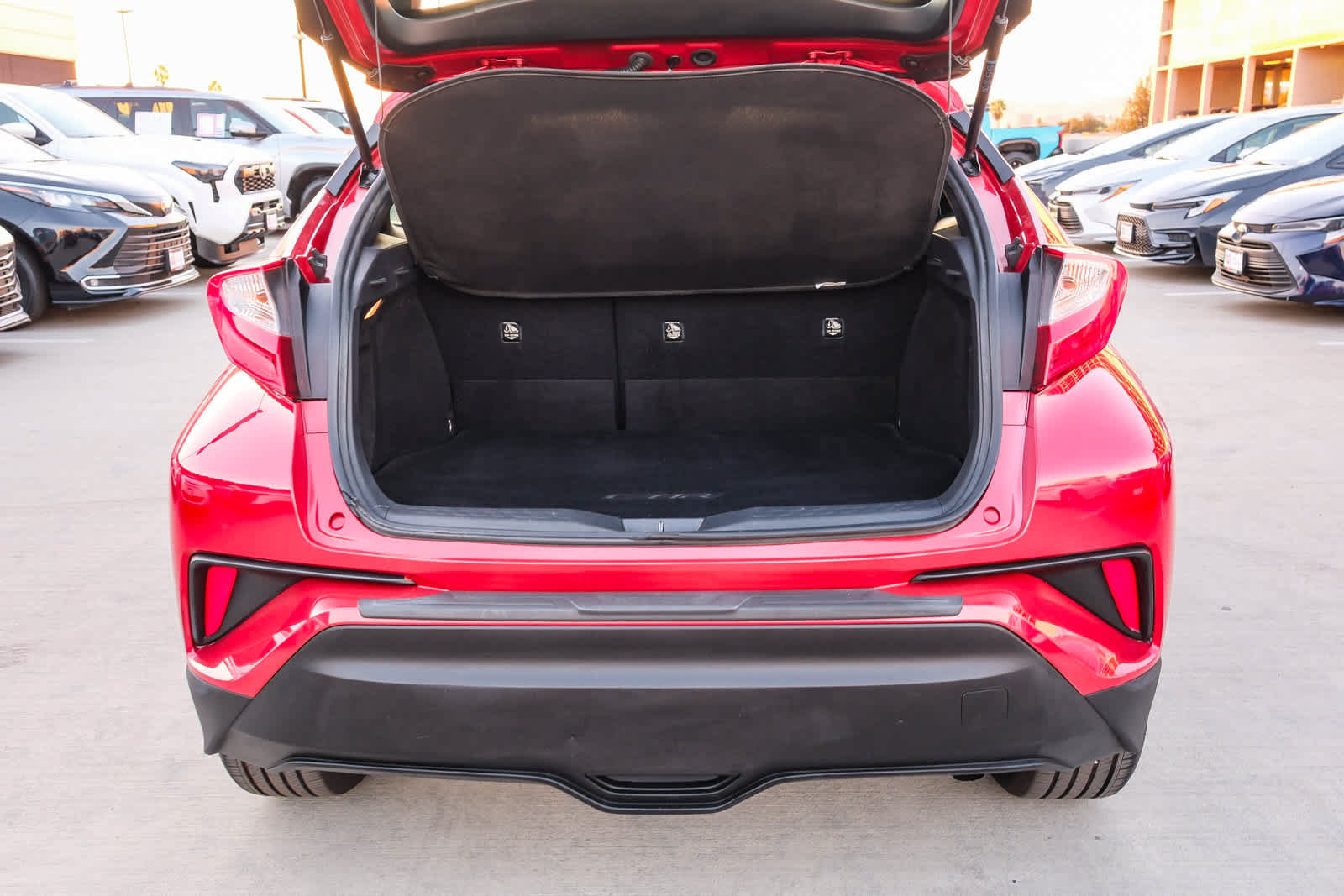 Certified 2020 Toyota C-HR XLE FWD image 27