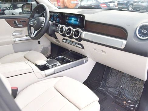 Used 2020 Mercedes-Benz GLB 250 4MATIC w/ Premium Package image 21