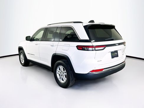 Used 2023 Jeep Grand Cherokee Laredo AWD/4WD image 5