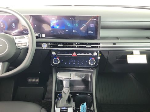 New 2025 Hyundai Santa Cruz SEL image 9