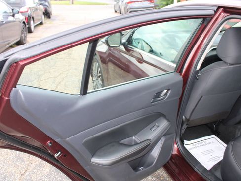 Used 2024 Nissan Altima 2.5 SV FWD image 19