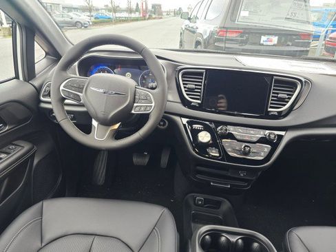 New 2026 Chrysler Voyager LX image 21