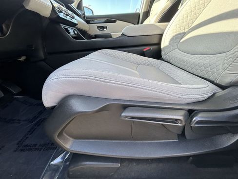 Used 2023 Honda Pilot LX image 12