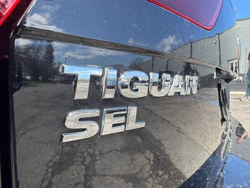 Used 2018 Volkswagen Tiguan SEL image 32
