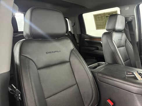 Used 2023 GMC Sierra 1500 Denali AWD/4WD image 32