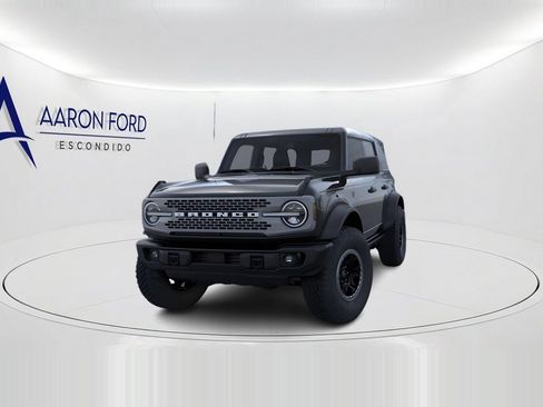 New 2025 Ford Bronco Badlands w/ Sasquatch Package AWD/4WD image 2