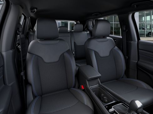 New 2026 Jeep Compass Latitude AWD/4WD image 16
