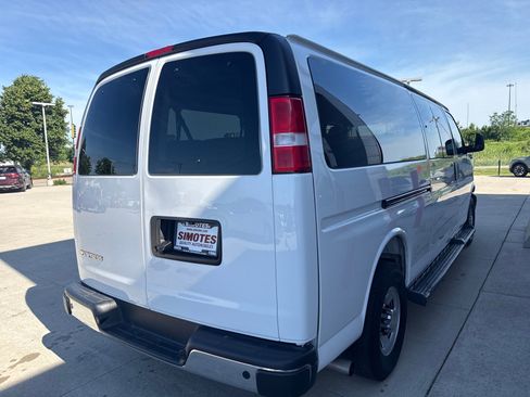 Used 2025 Chevrolet Express 3500 LT w/ LT Preferred Equipment Group RWD image 4