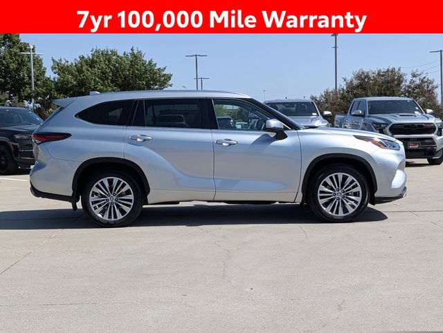 Used 2025 Toyota Highlander Platinum AWD/4WD image 4