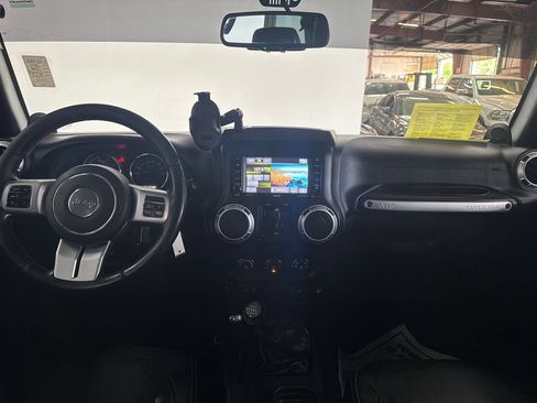Used 2014 Jeep Wrangler Unlimited Rubicon AWD/4WD image 19
