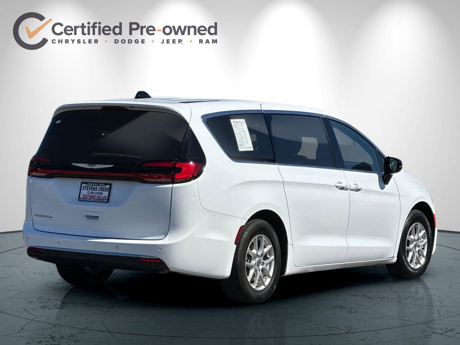 Used 2025 Chrysler Pacifica Select FWD image 4