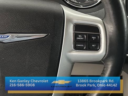 Used 2015 Chrysler Town & Country Limited Platinum w/ Trailer Tow Group image 13