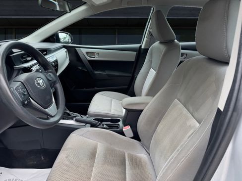 Used 2015 Toyota Corolla LE FWD image 2