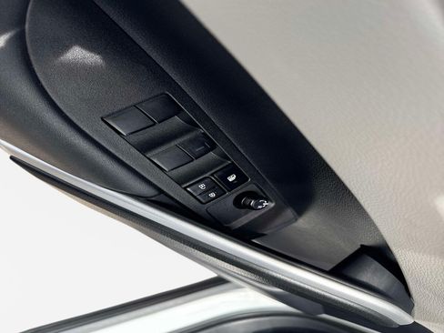 Used 2026 Toyota Corolla Cross L FWD image 17
