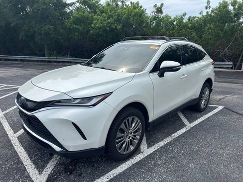 Used 2022 Toyota Venza XLE AWD/4WD image 1