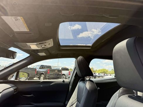 Used 2025 Lexus UX 300h AWD image 21