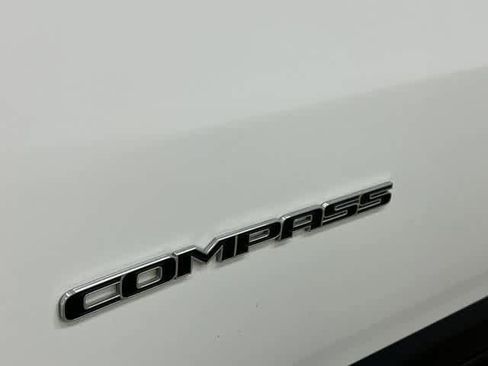 Used 2025 Jeep Compass Limited image 30
