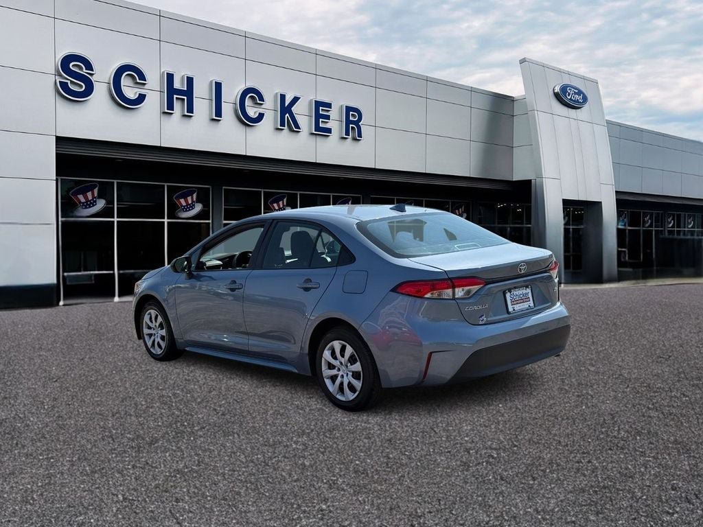 Used 2023 Toyota Corolla LE FWD image 3