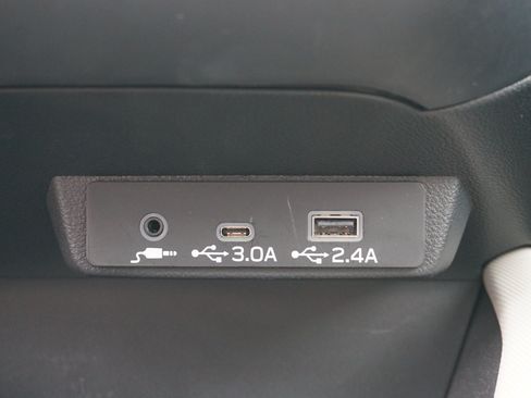 Used 2025 Subaru Forester Limited AWD/4WD image 18