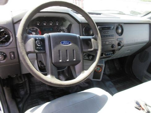 Used 2019 Ford F750 2WD Crew Cab Super Duty image 9