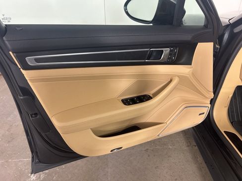 Certified 2023 Porsche Panamera 4 Platinum Edition image 25