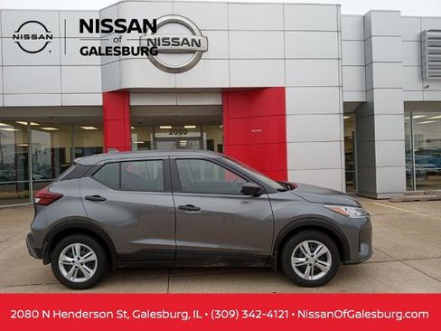 Certified 2025 Nissan Kicks Play S image 1