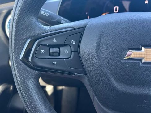 Used 2025 Chevrolet Trax LT FWD image 18