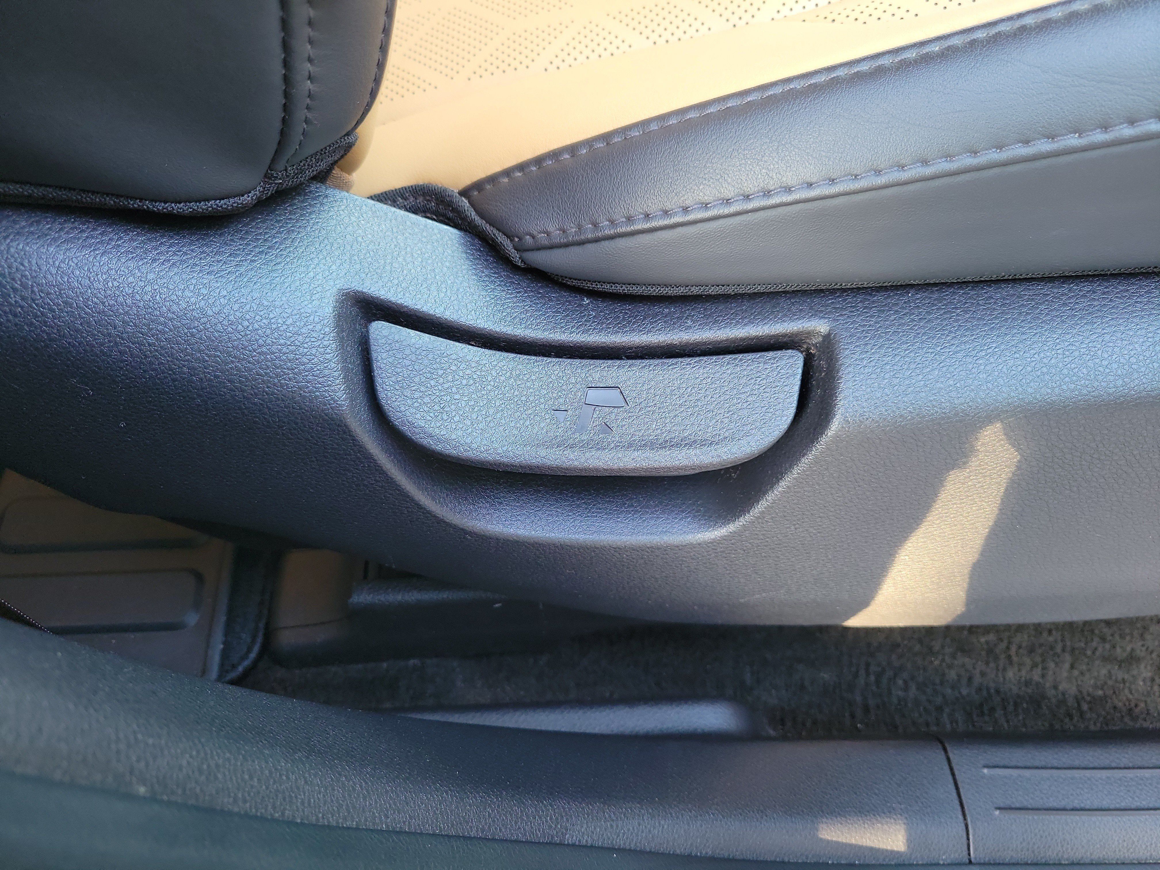 Certified 2023 Kia Carnival EX FWD image 9