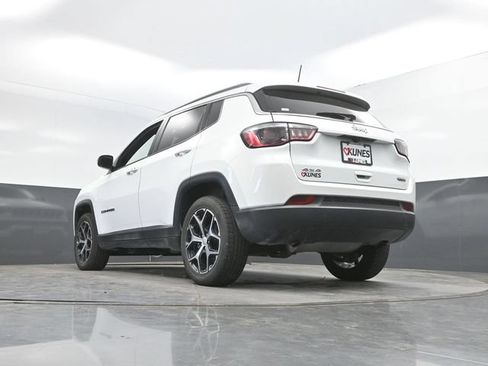 Used 2024 Jeep Compass Latitude AWD/4WD image 48