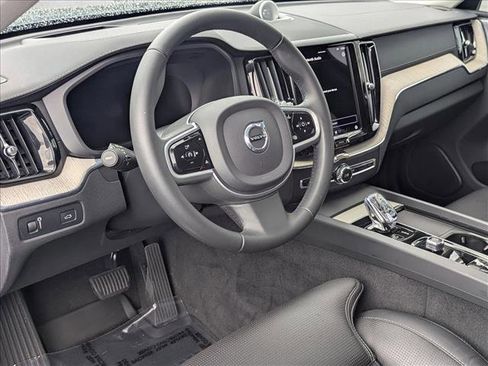 Used 2022 Volvo XC60 B5 Inscription w/ Advanced Package image 9