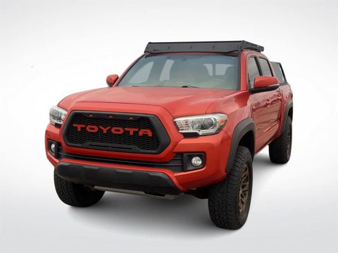 Used 2017 Toyota Tacoma TRD Off-Road image 4