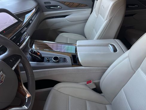 Used 2022 Cadillac Escalade Sport Platinum w/ LPO, ONYX Package image 12