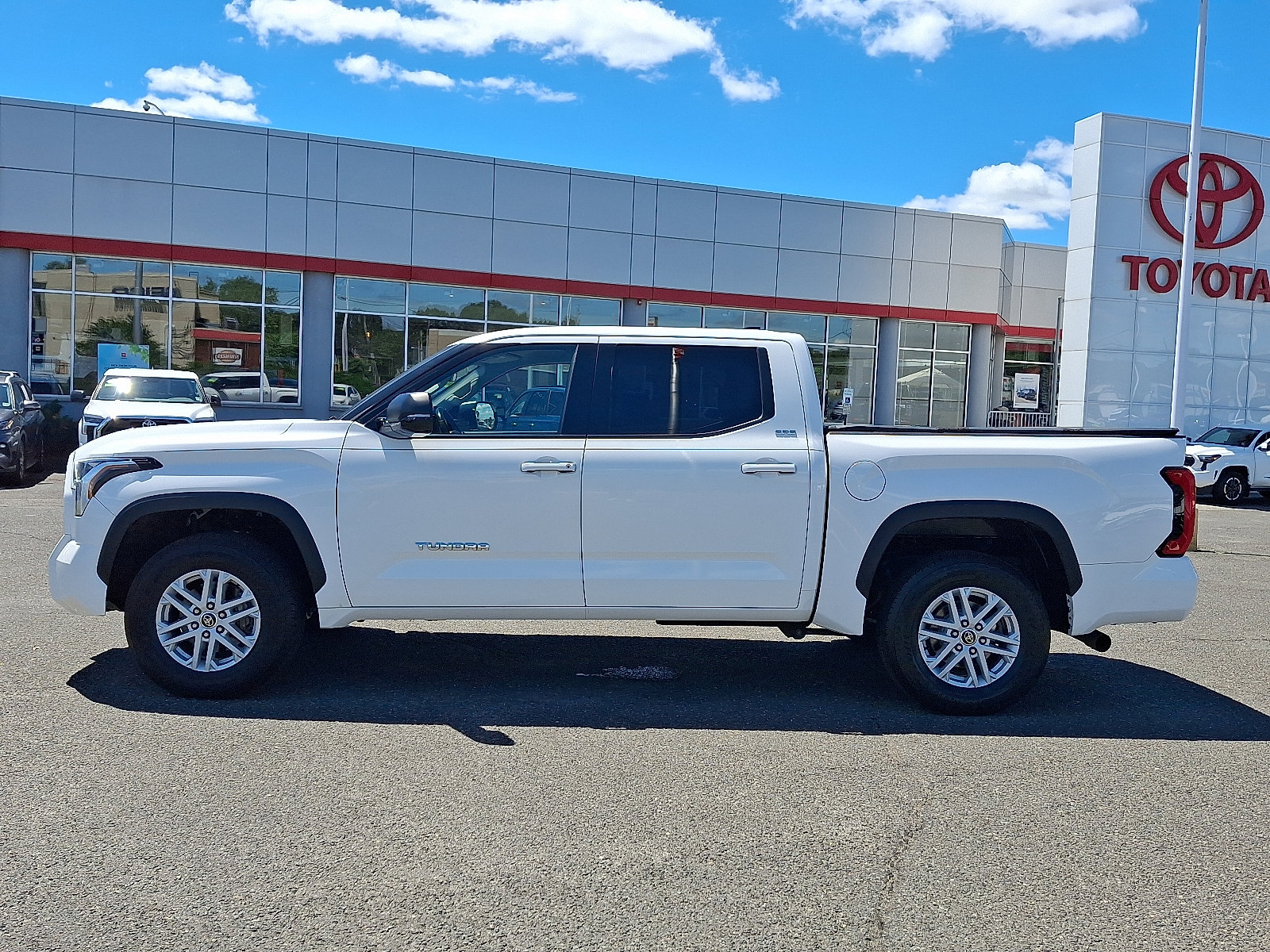 Used 2023 Toyota Tundra SR5 w/ SR5 Premium Package AWD/4WD image 4