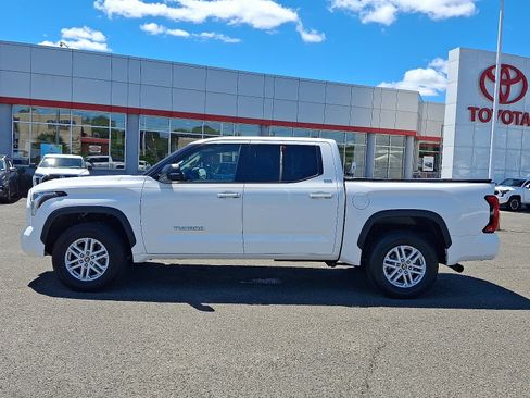 Used 2023 Toyota Tundra SR5 w/ SR5 Premium Package AWD/4WD image 4