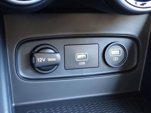 Used 2021 Hyundai Venue SEL FWD image 19
