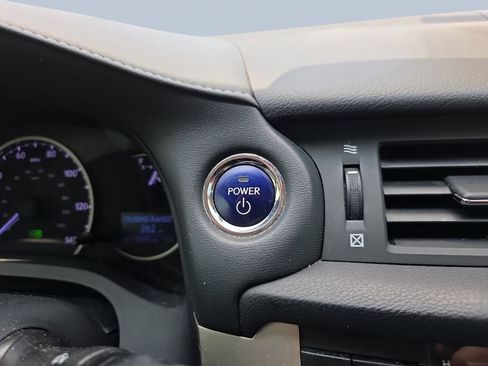 Used 2016 Lexus CT 200h w/ Accessory Package 2 FWD image 17