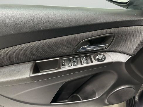 Used 2015 Chevrolet Cruze LT image 16