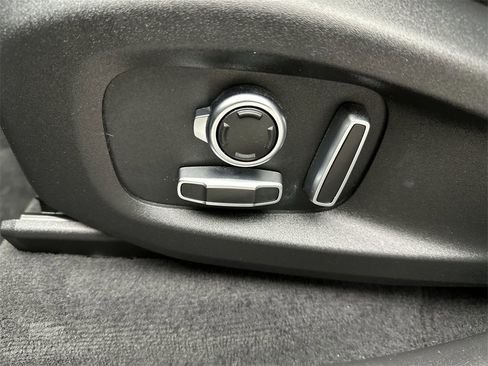 Used 2023 Jaguar F-PACE SVR image 12