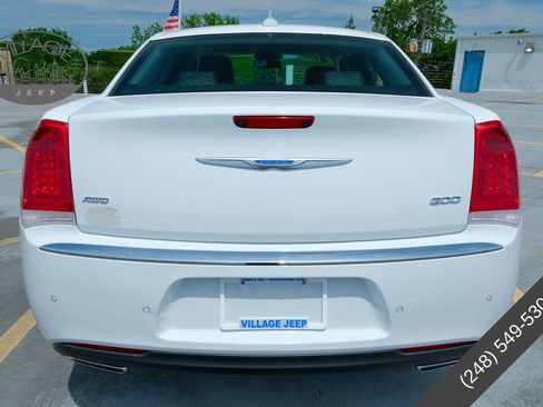 Used 2021 Chrysler 300 Touring L AWD/4WD image 5