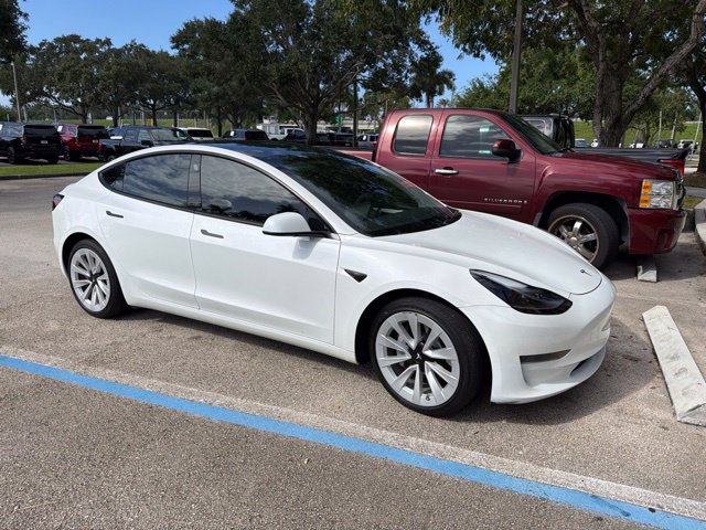 Used 2023 Tesla Model 3 Standard Range RWD image 3