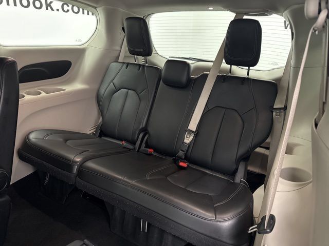 Used 2023 Chrysler Pacifica Touring-L FWD image 26