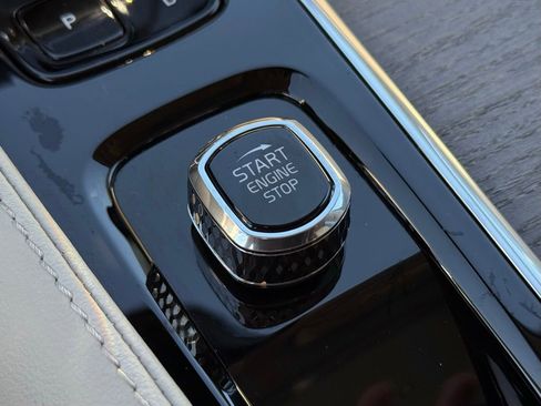 Used 2024 Volvo XC90 B6 Ultimate image 47