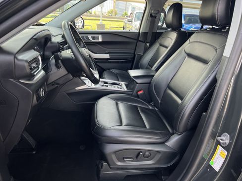 Used 2023 Ford Explorer XLT w/ Equipment Group 202A image 23