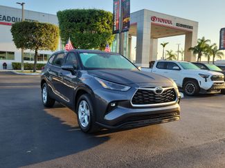 Used 2024 Toyota Highlander LE video 2