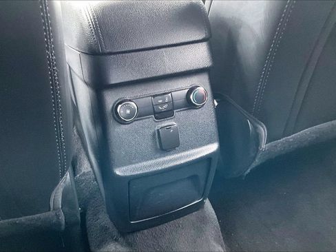 Used 2019 Ford Explorer XLT w/ Equipment Group 202A AWD/4WD image 33