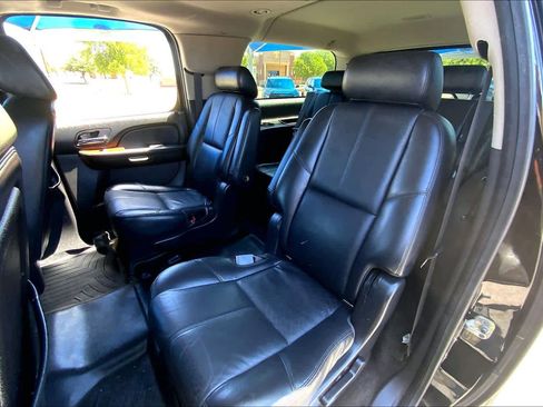 Used 2008 Chevrolet Suburban 2500 LT AWD/4WD image 19