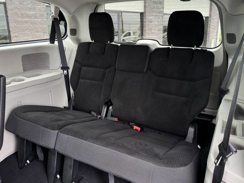 Used 2019 Dodge Grand Caravan SE w/ UConnect Hands-Free Group image 10