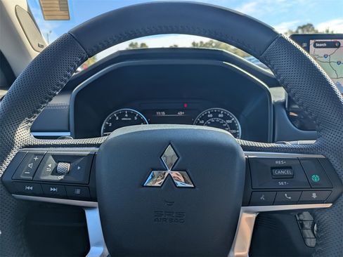 New 2025 Mitsubishi Outlander S image 33