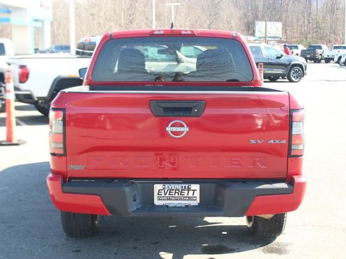 Used 2023 Nissan Frontier SV image 6